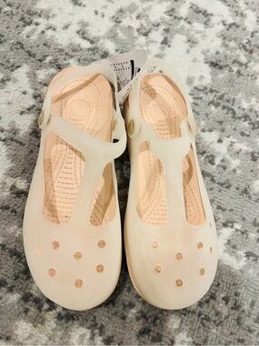 Frosted Peach Women’s 6.5 T strap clogs boat shoes garden shoes senior shoes NEW